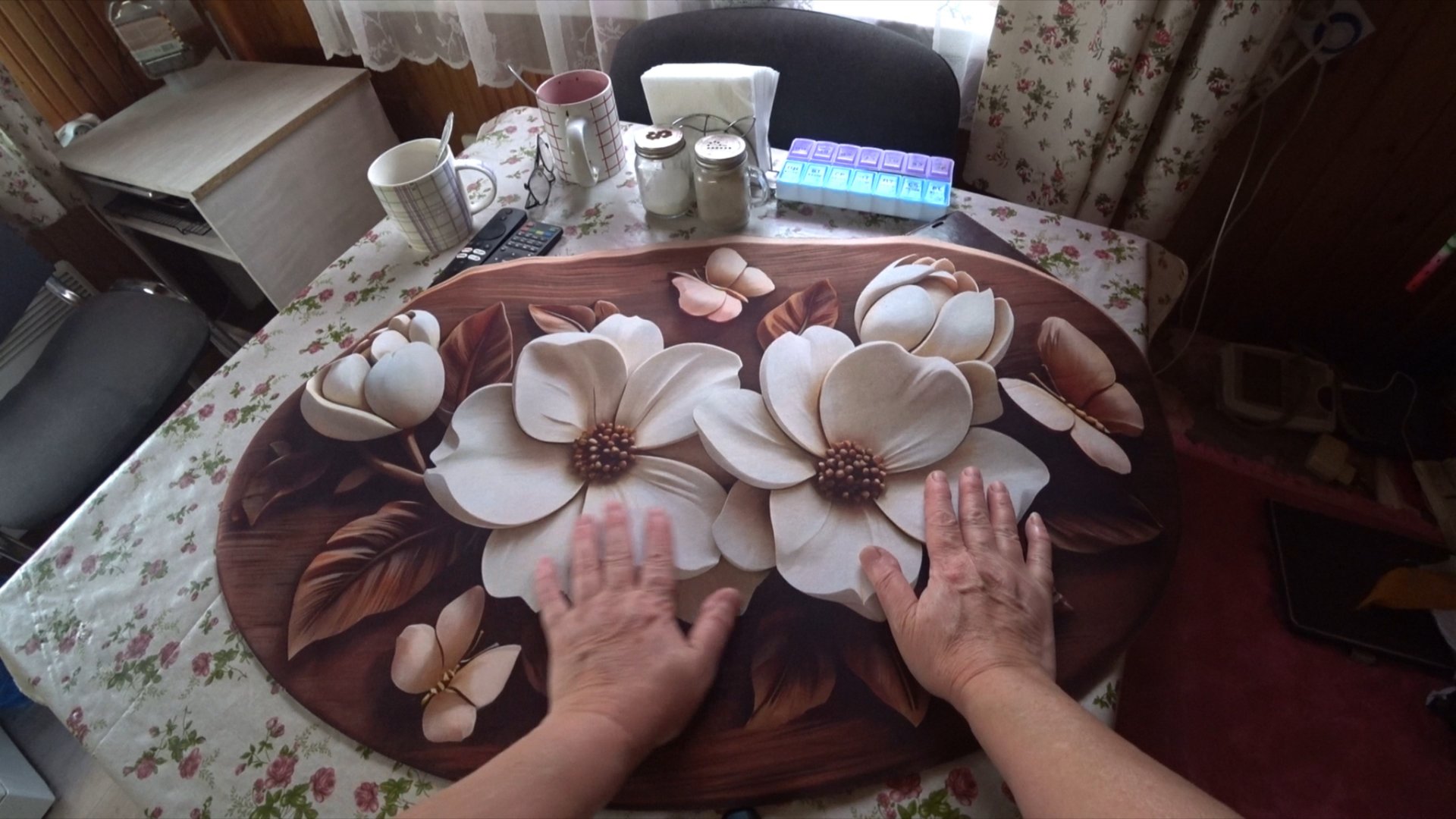 Девочки мои уезжают. Переходный возраст. Коврик для ванной комнаты. смотреть онлайн