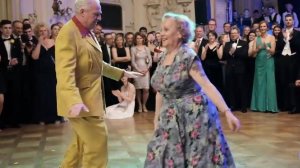 Танцплощадка юности. Ремейк песни «Целуй меня нежно и я улетаю» — автор Анастасия Василенко.