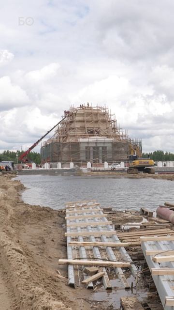 Митрополит Кирилл освятил крест храма-памятника на Казанке смотреть онлайн