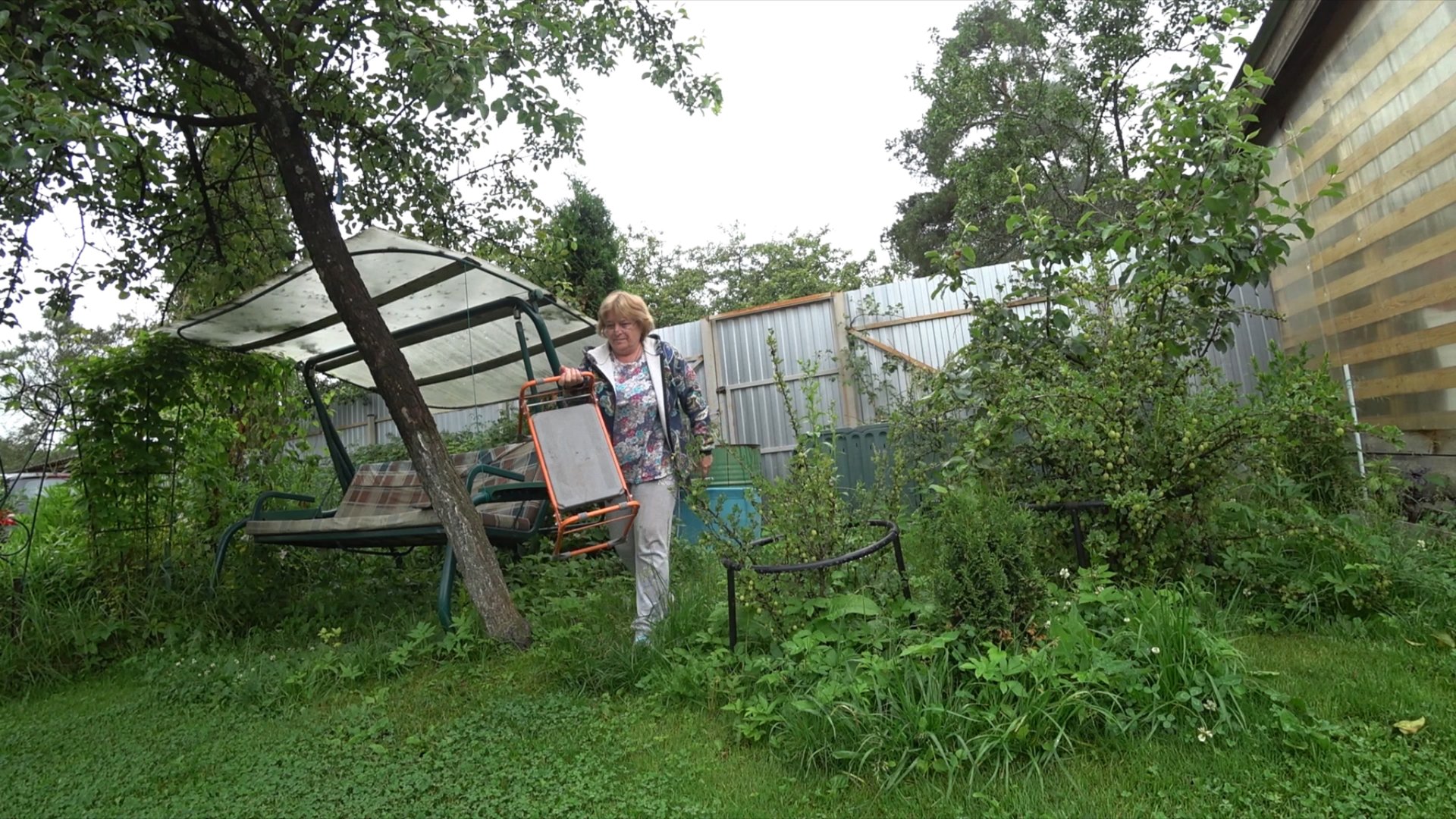 Сумку с бельишком в руку, кошек подмышку и на дачу….. Сажать уже поздно… смотреть онлайн