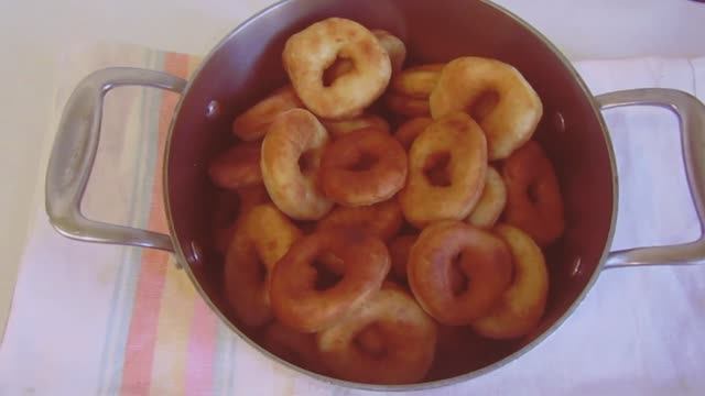 Сериал Золушка Кристина - Series 7 - Рецепты по Фэн-шуй - Пончики с кокосовой пудрой. смотреть онлайн