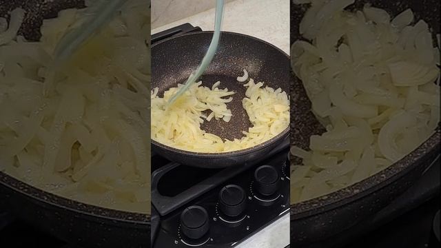 Такой Салат из Моркови делаю сразу кастрюлями, уж больно его мы любим, ставлю в холодильник и едим смотреть онлайн