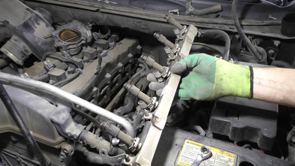 Замена шланга ГУР и прокладок впускного коллектора на Шевроле Трейлблейзер 4,2 Chevrolet TrailBlazer