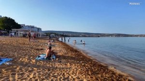 Крым Центральный пляж в Феодосии сегодня 19 июня 2025. Какая обстановка на пляже, какая погода, море