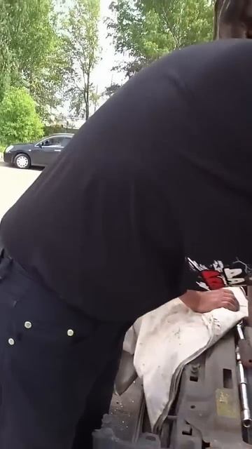 TG: nexpertGM Секрет двигателя откуда масло течет? #shorts #оживление #automobile #юмор смотреть онлайн