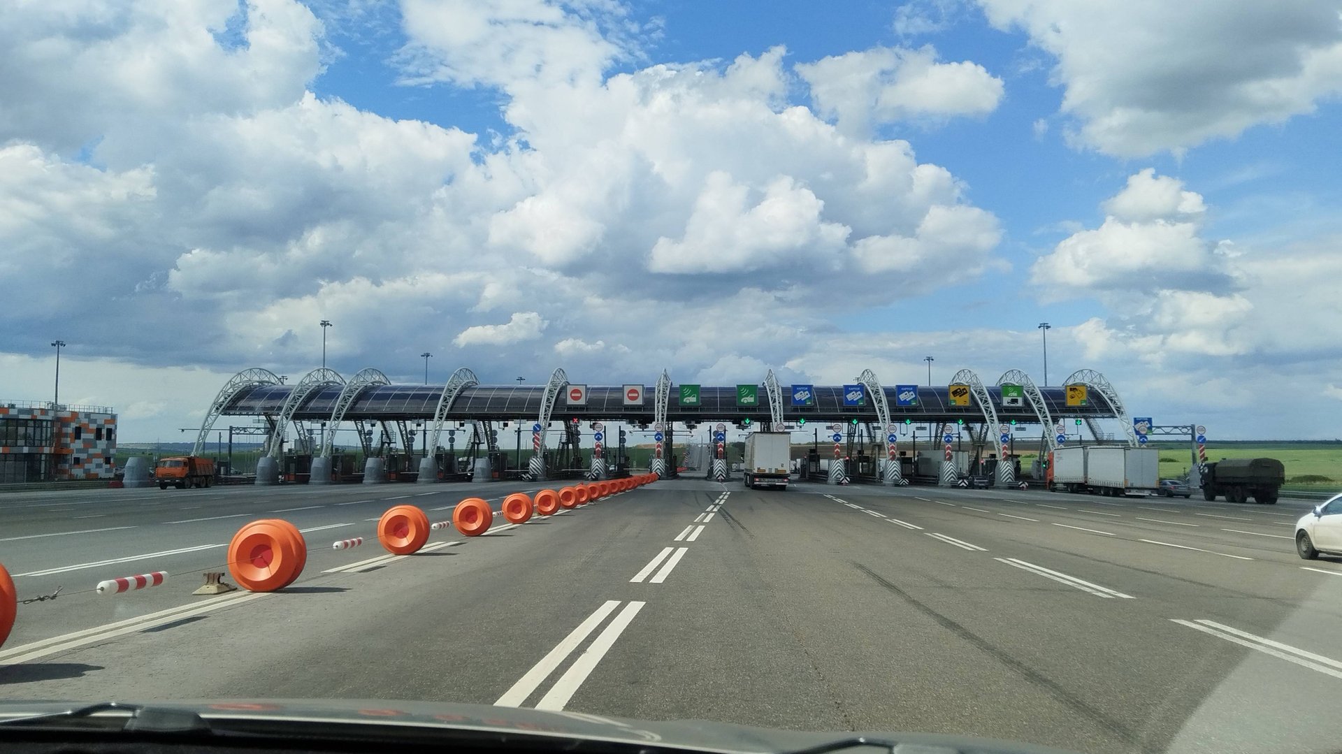 На машине по трассе М 4 Дон от Шахт до Аксайского района Ростовской области. Часть 9 смотреть онлайн