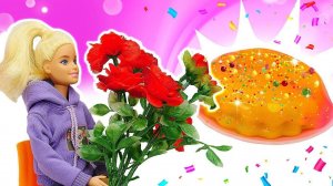 Пирог на День матери для Барби! Игры дочки матери в куклы для девочек