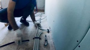 Монтаж электрического кабеля с помощью пистолета 👍