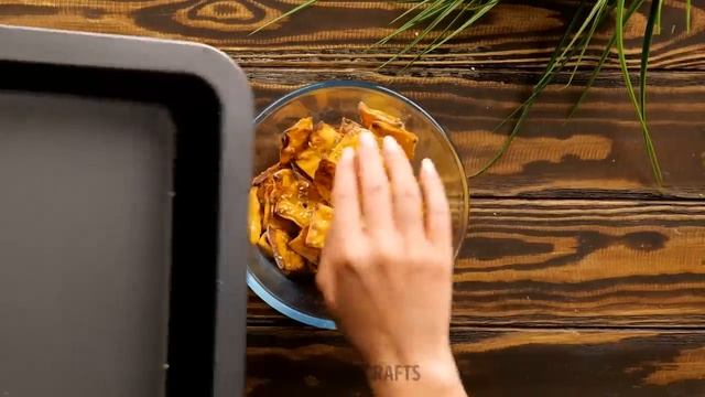 HOW TO CUT & PEEL FRUITS AND VEGGIES FASTER ⚡ Cooking Tips! смотреть онлайн