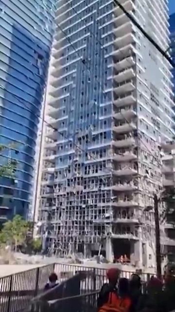 Иранские ракеты ударили по бирже в Тель-Авиве ▪️Здание биржи в Тель-Авиве серьёзно повре смотреть онлайн