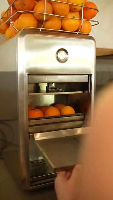 Автоматическая соковыжималка CANCAN 0603 смотреть онлайн