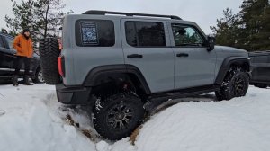 На что способен танк 300 на 35х колёсах?