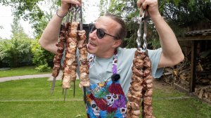 Еду на дачу. Готовлю три шашлыка: из свиной шеи, из бараньей лопатки, из говяжьей вырезки. Лето 2025