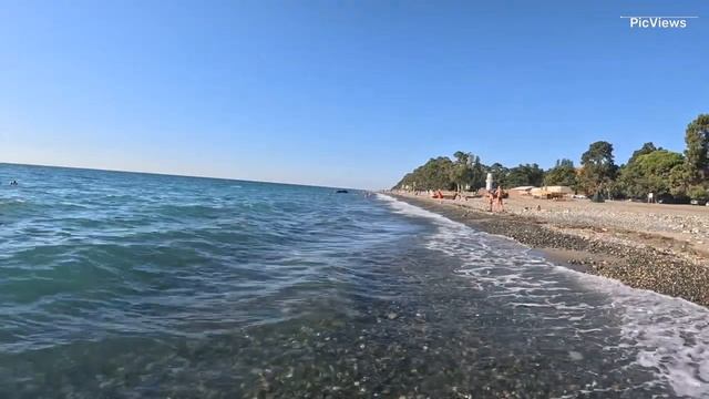 Абхазия пляж посёлка Агудзера сегодня 19 июня 2025. Какая обстановка на курорте, пляж и погода смотреть онлайн