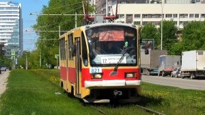 Трамвай Екатеринбурга УТМ 71-403 борт. №821 маршрут 12 на следует по улице Уральская