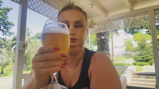 Мой ШИКАРНЫЙ отдых в Сочи 25👍В этом ролике: Шикарные места, бассейн, море, бар, купила вкусняшки😋 смотреть онлайн