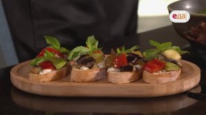 Брускетты с овощами, кростини с грибным паштетом и телятина на салатных листьях | Антипасти /31