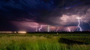 Мощная гроза с шкваловым воротом 18 августа 2020