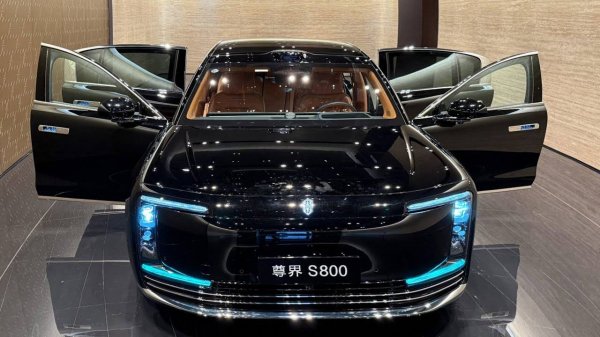 Первый взгляд на Huawei Maextro S800 — настоящий убийца BMW и Mercedes?