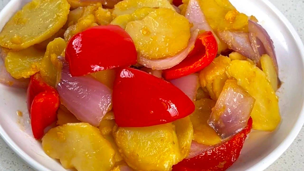 Быстрое и простое жаркое из лука и картофеля смотреть онлайн