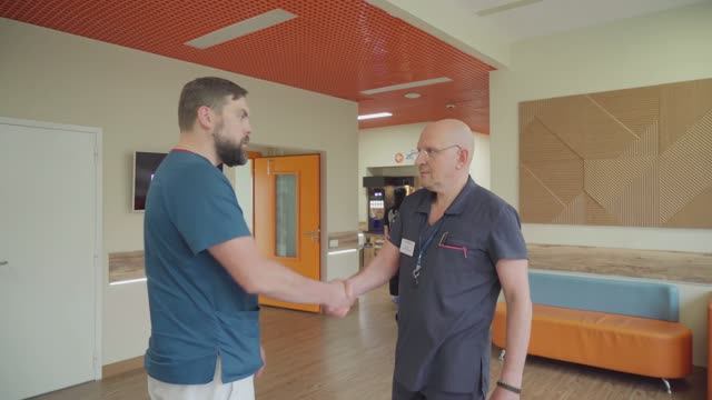 БАЛТМЕД. Заходи просто спросить! смотреть онлайн