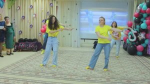 Зажигательный танец родителей на выпускном в детском саду !! 2025 Флешмоб