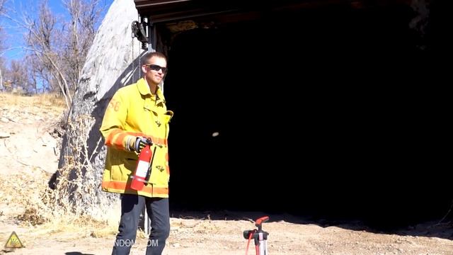How to Build a Mini Flamethrower! TKOR Makes The Best DIY Flamethrower Using A Fire Extinguisher! смотреть онлайн