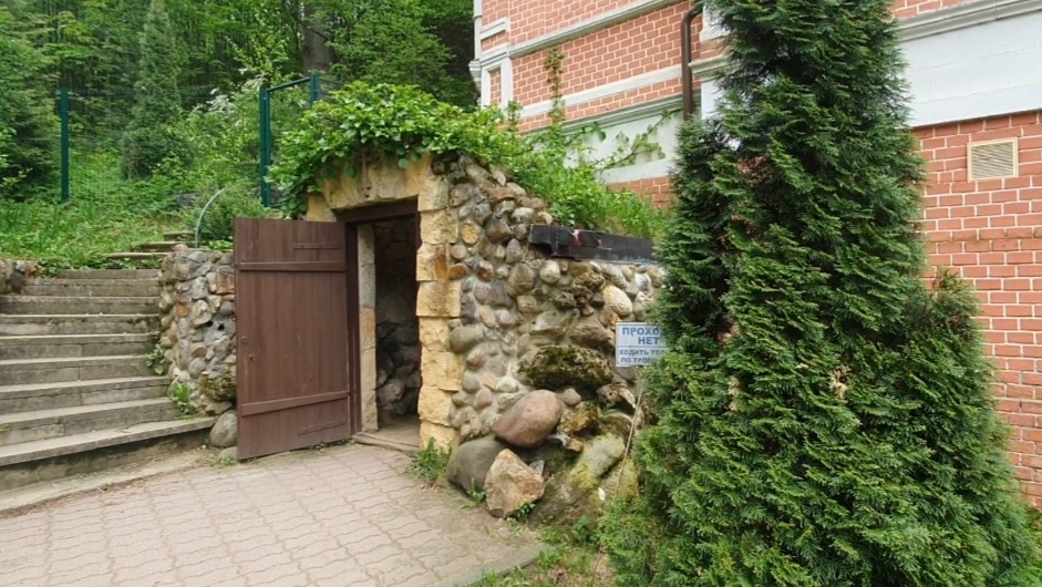 Пещера преподобного Саввы Сторожевского в Звенигороде, на территории Саввино-Сторожевского монастыря смотреть онлайн