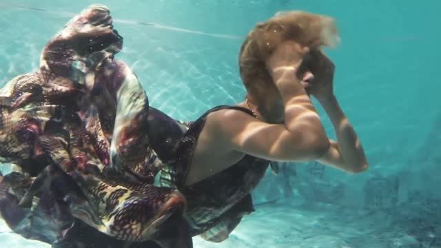 Jana Nedzvetskaya's Revolutionary Underwater Fashion Show 