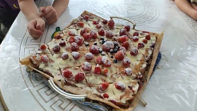 Общий сбор. Моя семья. Поздравляем с днем рождения. Готовим ягодный пирог. Жизнь в деревне. смотреть онлайн