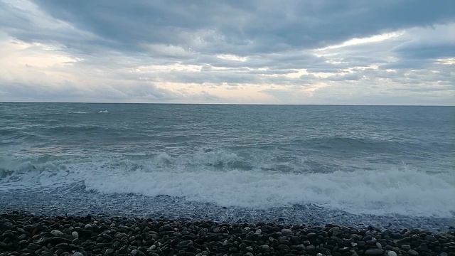 Волны на море в Адлере, июнь 2025 смотреть онлайн