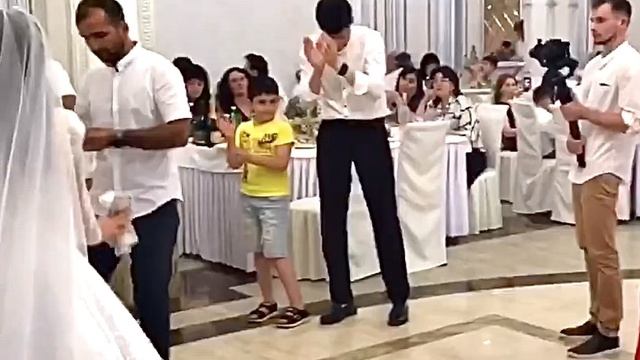 Ведущий азербайджанских свадеб.Музыкальная сопровождение азербайджанских свадеб.8961505296 смотреть онлайн