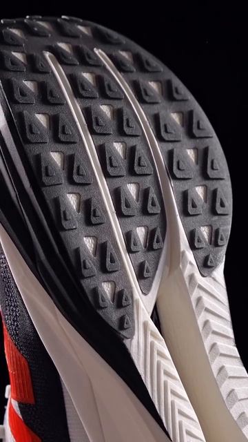 Супер обувь New Balance FuelCell SuperComp Elite V5 смотреть онлайн