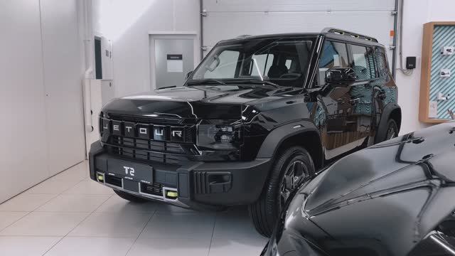 JETOUR T2 Voyage чёрный на чёрном салоне