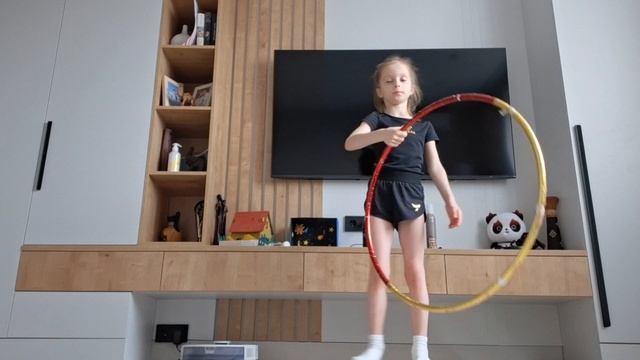 Как сделать вертушку на шее с обручем художественная гимнастика смотреть онлайн