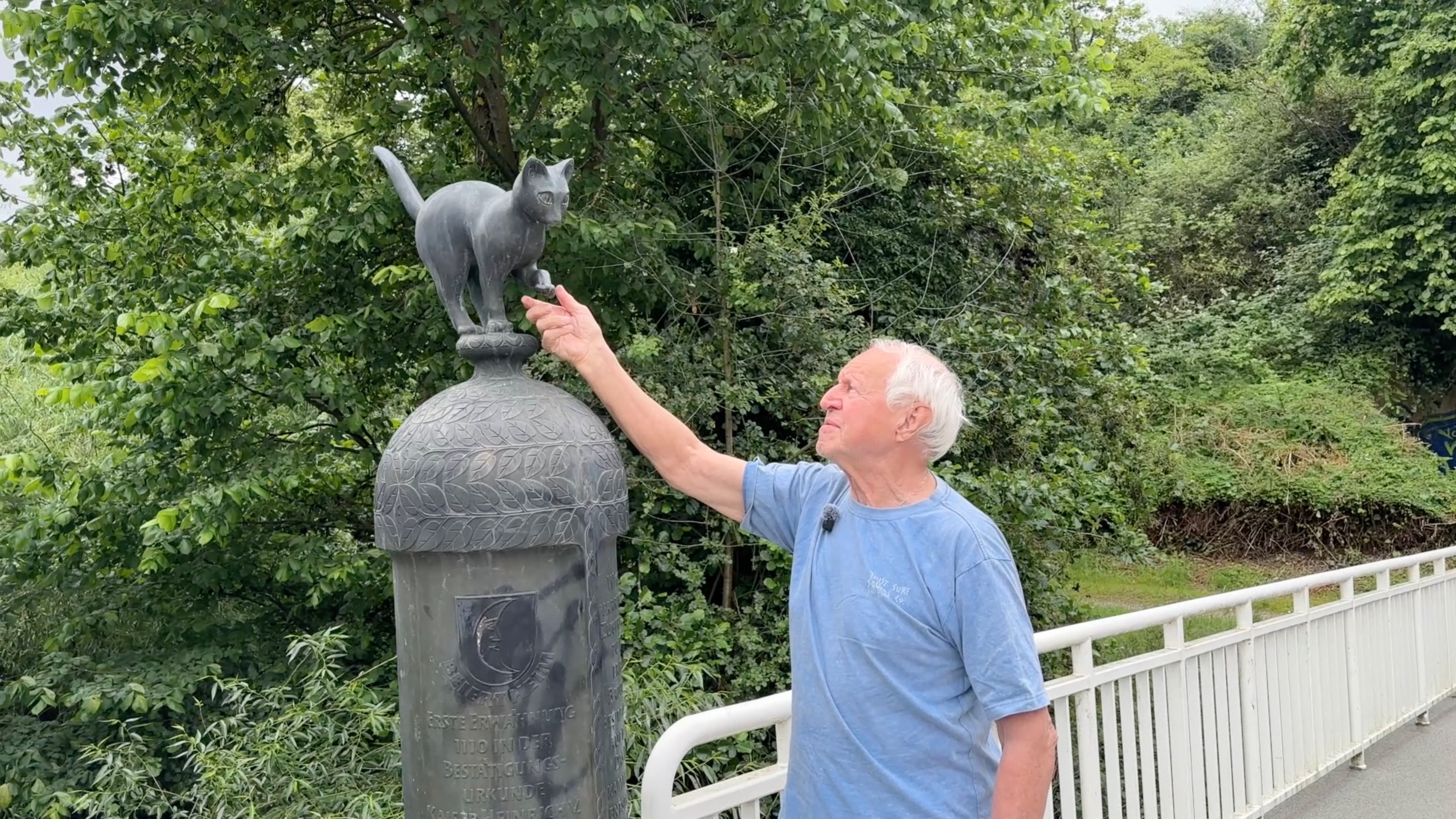 Мост с котиками в Карлсруэ - что может быть милее?