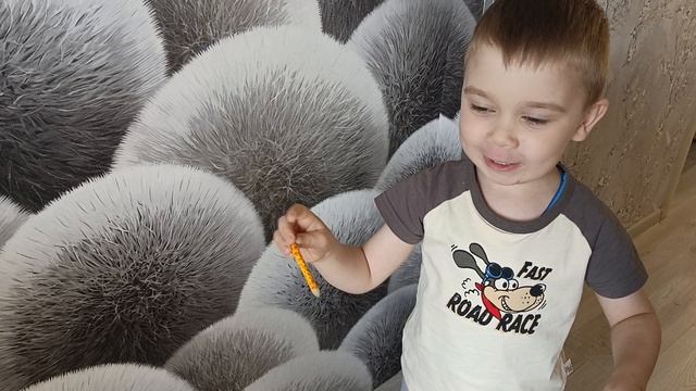 Я буду рисовать маме одуванчик,а папе семью. смотреть онлайн