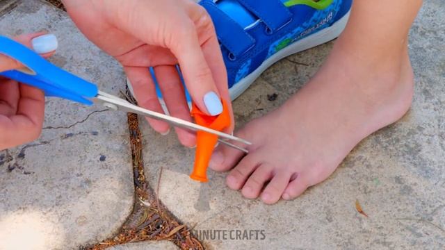 MARSHMALLOW SNEAKERS? Unusual Shoe Ideas & Genius Feet Hacks! ✨ смотреть онлайн