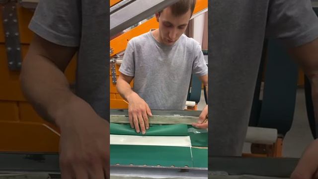 Установка пластиковых замков. Цикл видео "Экскурсия по производству пластиковых лент Белтимпэкс" смотреть онлайн