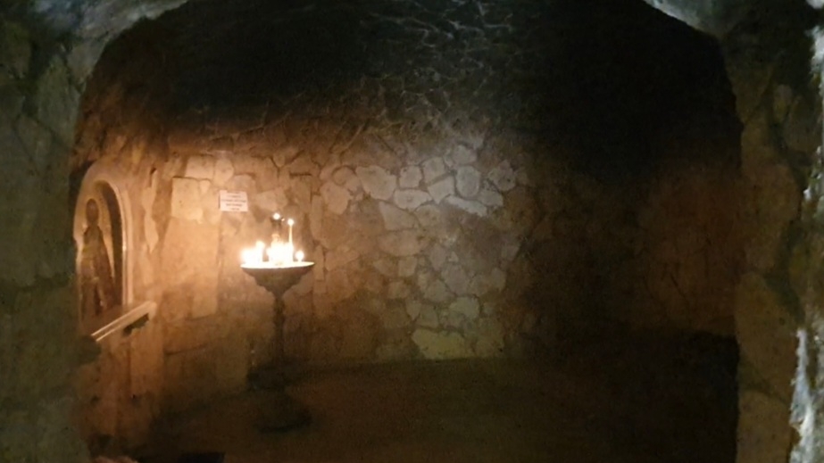 В пещерке преподобного Саввы в Звенигороде. смотреть онлайн