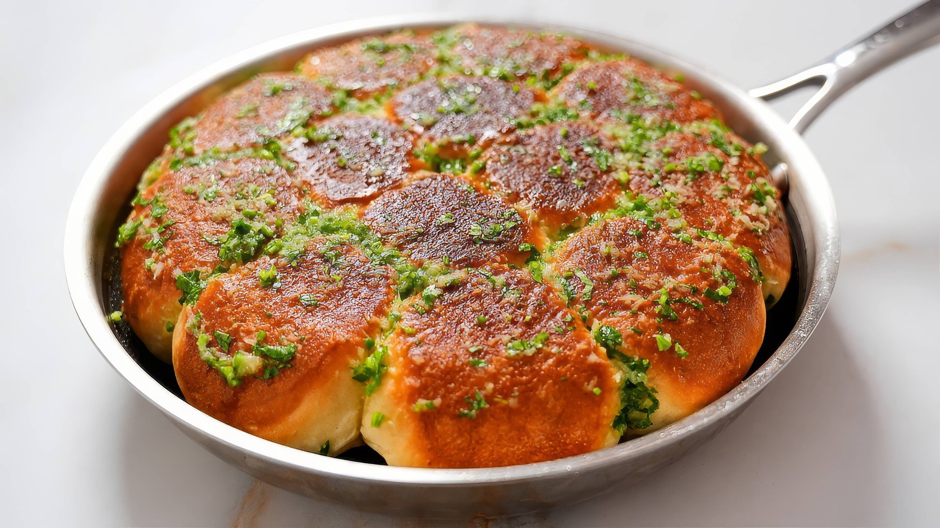 Без духовки! Пышные ПАМПУШКИ с чесноком на СКОВОРОДЕ! Простой рецепт