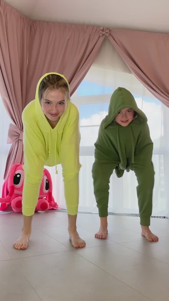 Танцуем с сестрой под мою новую авторскую песню. Премьера 27 💥 смотреть онлайн