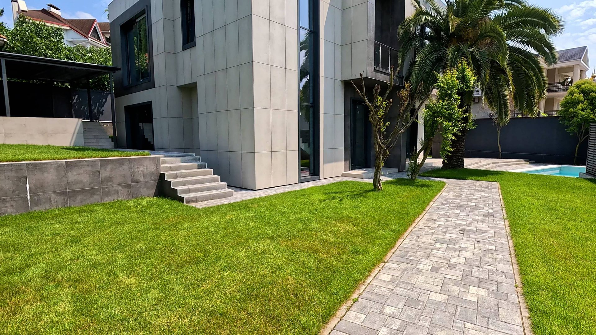 Обзор элитного дома🏡 с бассейном и огромной пальмой в черте города Сочи смотреть онлайн