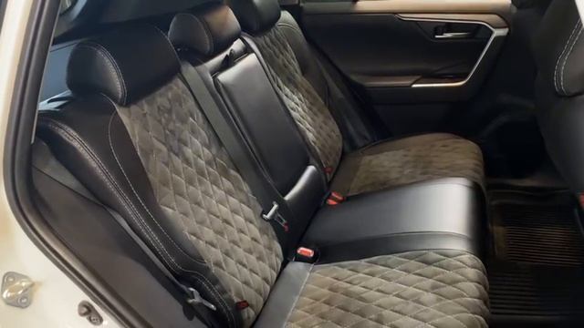 Toyota RAV4 XA50. Авточехлы смотреть онлайн