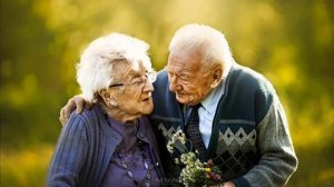 Бабушка радышком с дедушкой