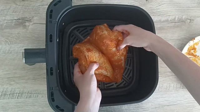 КАК ПРИГОТОВИТЬ КУРИНУЮ ГРУДКУ В АЭРОГРИЛЕ СОЧНУЮ? Нежная и вкусная, простой рецепт на каждый день! смотреть онлайн