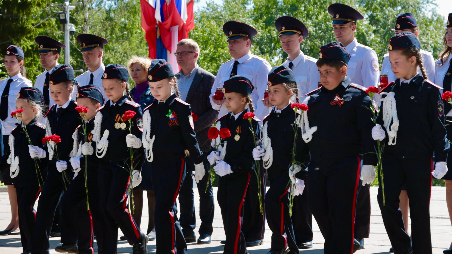 В Сыктывкаре полицейские, общественники и кадеты провели акцию «Никто не забыт, ничто не забыто» смотреть онлайн