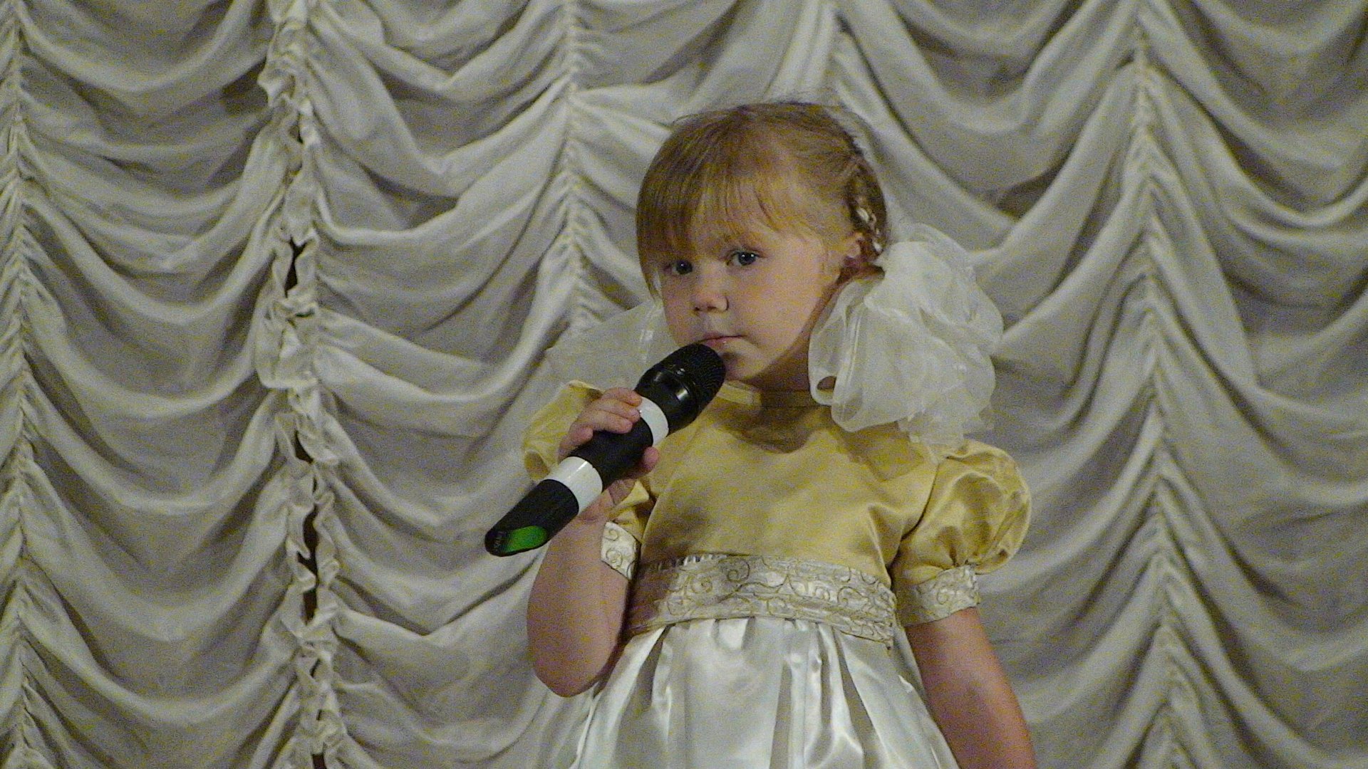 Солнечные зайчики - поёт Лиза Ванюшкина, 5 лет смотреть онлайн