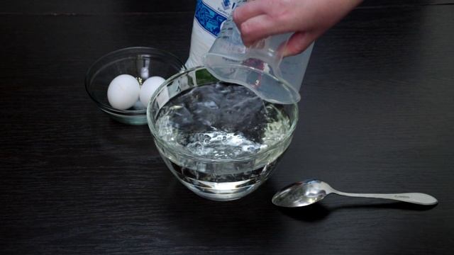 Обработка яиц перед готовкой соль