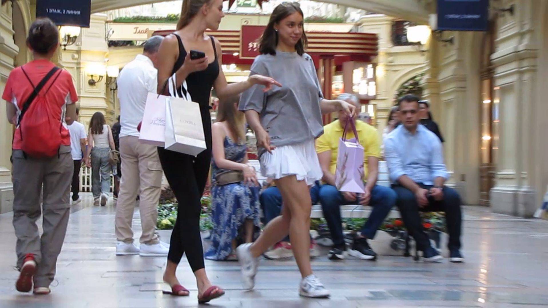 СТРИТСТАЙЛ! Прогуляемся по ГУМу в Москве, а вы были здесь? смотреть онлайн